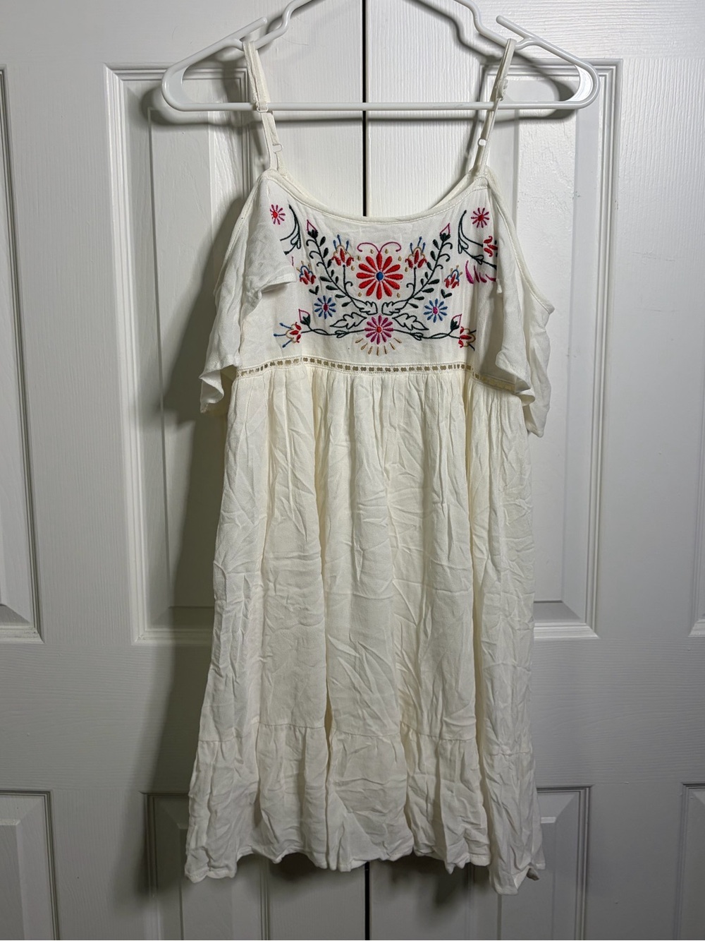 Lady’s others follow Cold-Shoulder Dress with Floral Embroidery size small